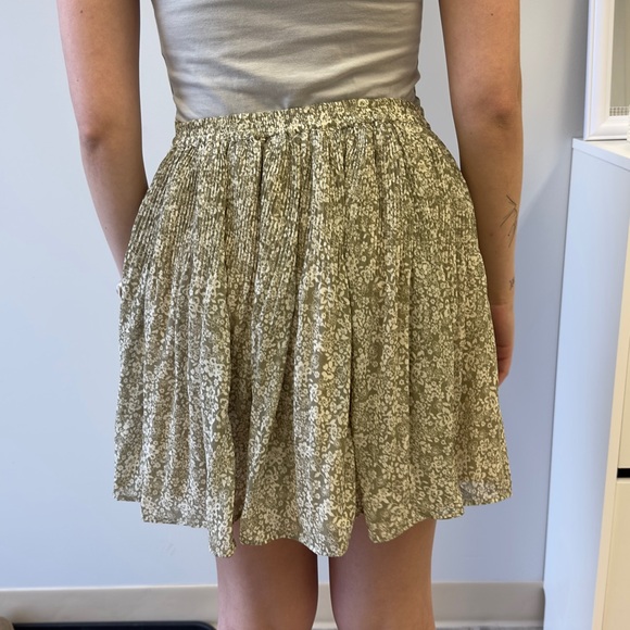 DYNAMITE mini pleated printed skirt - Picture 2 of 5